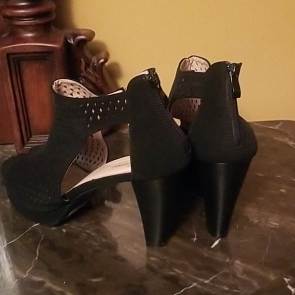 Heels - Picture 3 of 5